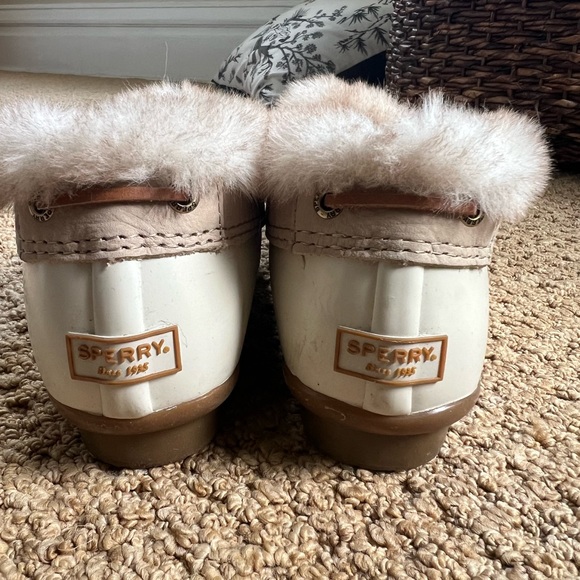 Never worn Sperry topsider winter low cut boots size 7.5 US - Picture 3 of 3